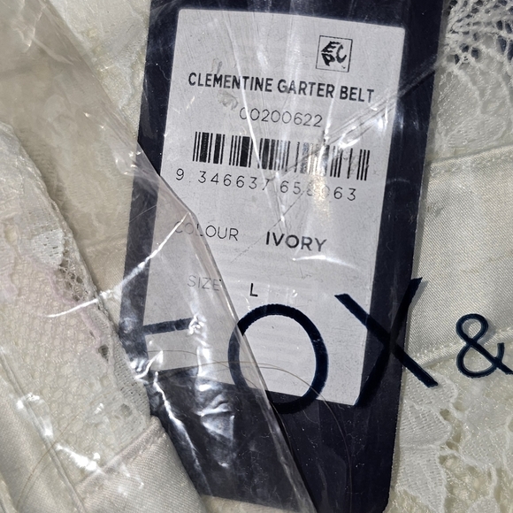 New ivory garter with boning - Picture 6 of 7